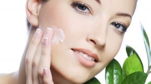 Top 10 Bí quyết trẻ lâu không tốn kém của sao Việt