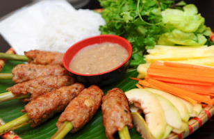 Top 2 Địa chỉ bán nem lụi nướng ngon nhất tại Hạ Long